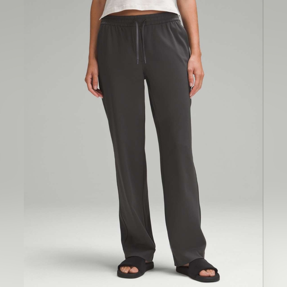 Lululemon Straight-Leg Mid-Rise Pant / Luxtreme